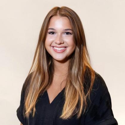 Elizabeth Cook Headshot