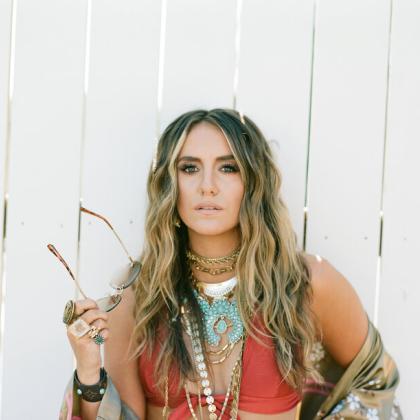 lainey_wilson_photo.jpg