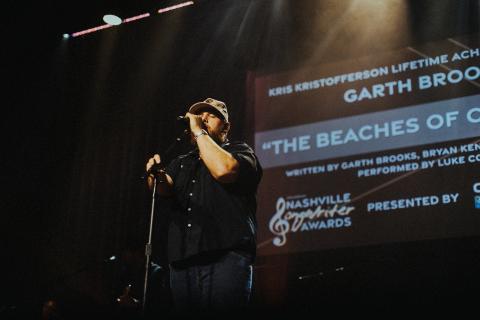 Luke Combs - The Beaches of Cheyenne - NSA 2022 Performance 