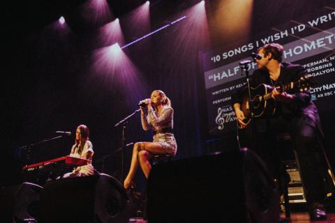 Nicole Galyon, Kelsea Ballerini, Jimmy Robbins - Half of My Hometown - NSA 2022 Performance