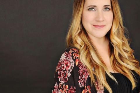 Kelly Archer Headshot