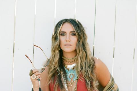lainey_wilson_photo.jpg